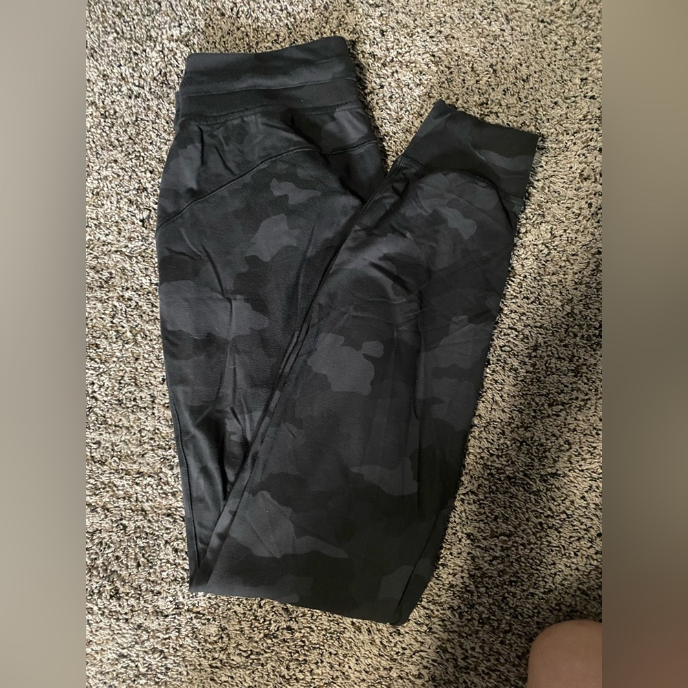 Lululemon ready to Rulu joggers